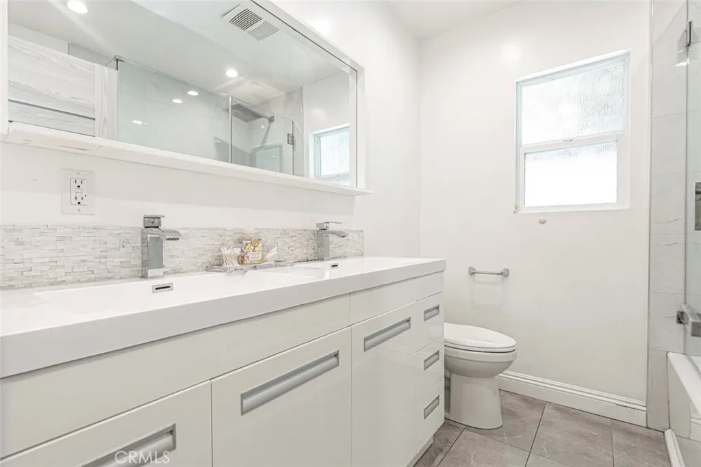 6709 Mammoth Avenue, Valley Glen, California 91405 home-pic-12